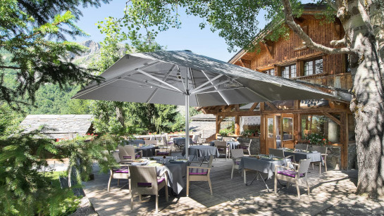 Terrace of the restaurant of the 5-star La Bouitte hotel in Saint-Martin-de-Belleville in Les 3 Vallées