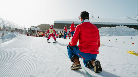 Beginner ski lessons for children with esf