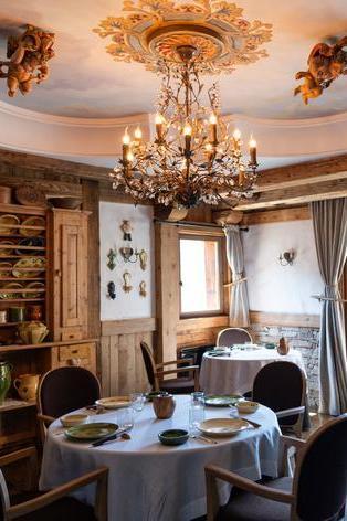 Les 3 Vallées Michelin star restaurants in Summer