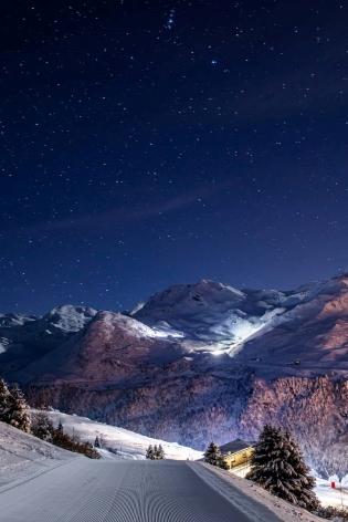 Les 3 Vallées at night