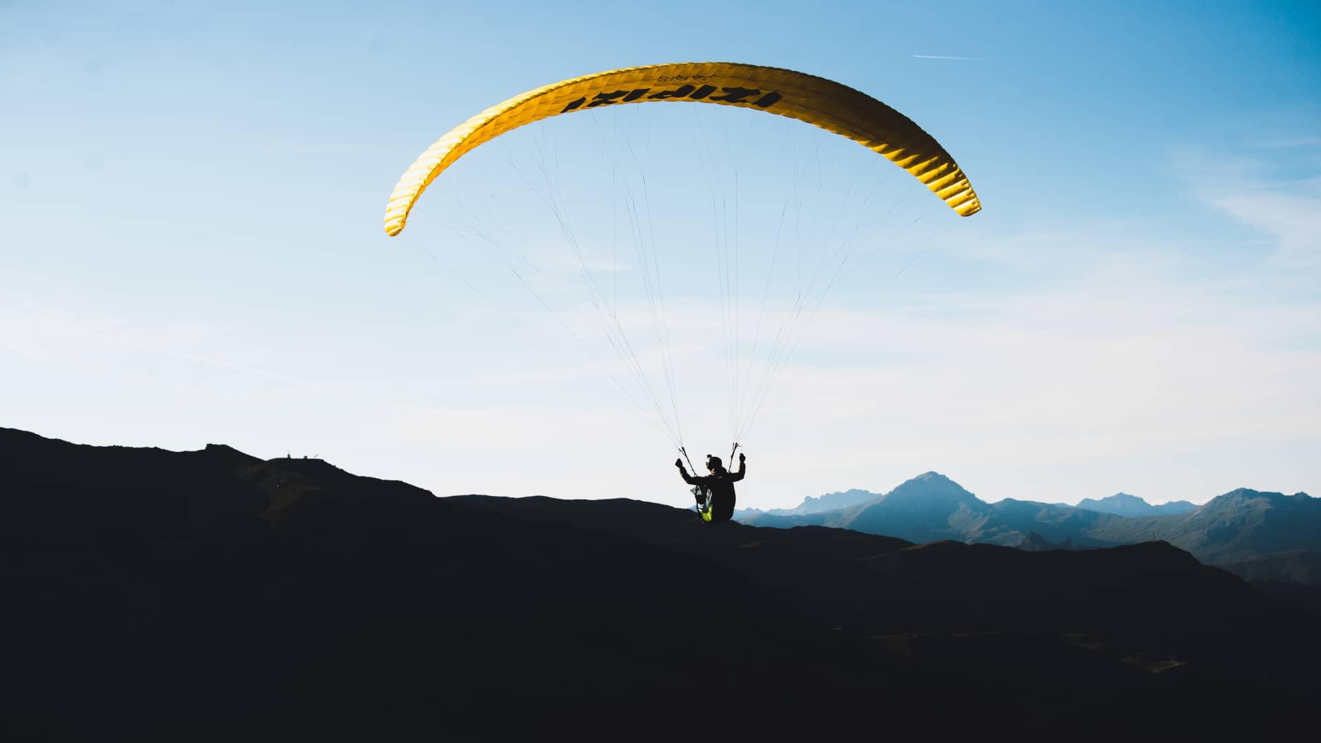 La tête sur les épaules, le corps et le cœur dans les airs