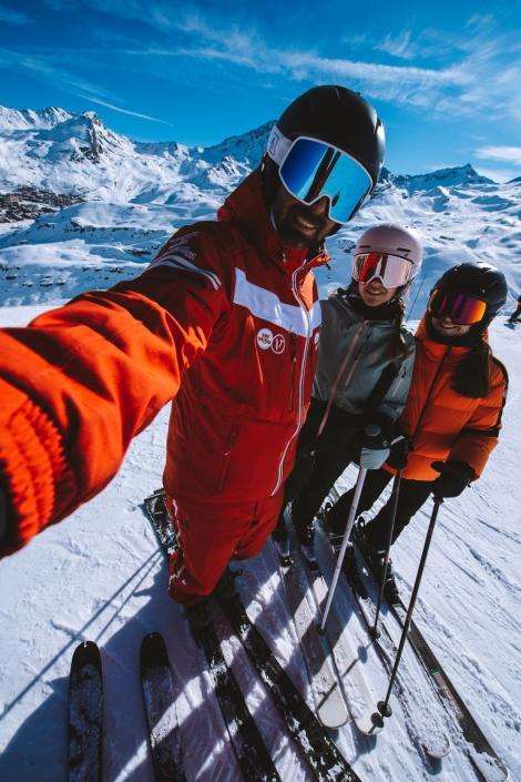 a ski lesson with the French ski school in the 3 Valleys