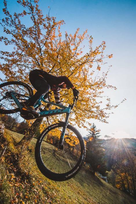 VTT en automne dans Les 3 Vallées