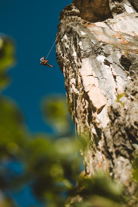 Practicing climbing while being accompanied by a guide is a guarantee of safety in Les 3 Vallées