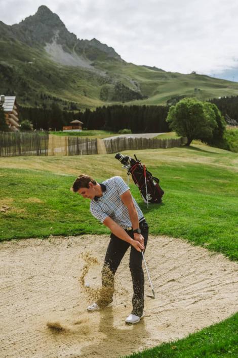 Vivre une expérience unique en pratiquant le golf dans Les 3 Vallées, ici à Méribel au cœur des 3 Vallées dans les Alpes