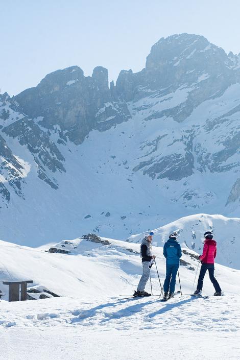 Groupe de skieurs sur les pistes de ski des 3 Vallées