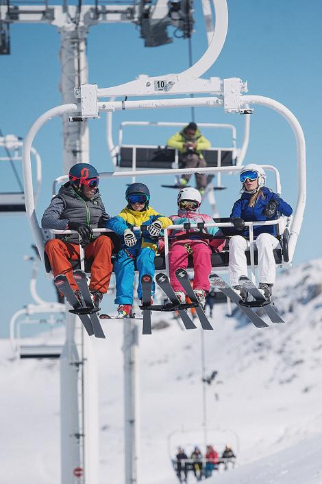 Family on a chairlift in Les 3 Vallées