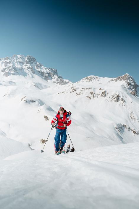 Sortie en skis de randonnée avec l'école de ski de Courchevel 1850 dans Les 3 Vallées pour accéder aux refuges