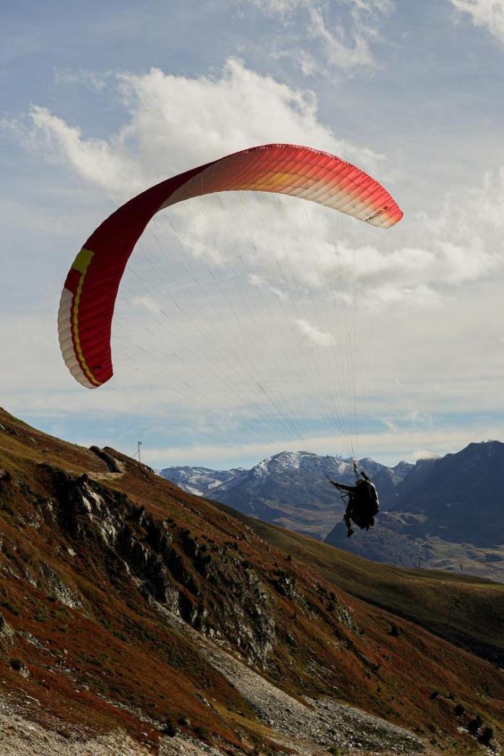 Paragliding Col de la Loze Courchevel and Méribel in Les 3 Vallées