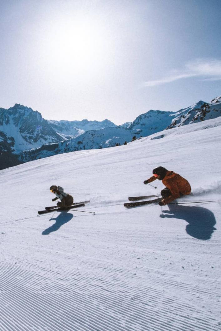 Skiing with family or friends during the month of April in the 3 Valleys