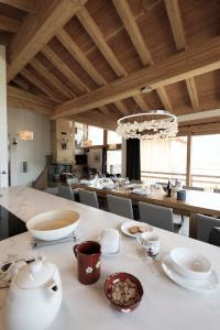 Book your chalet for holidays with family or friends in Les 3 Vallées