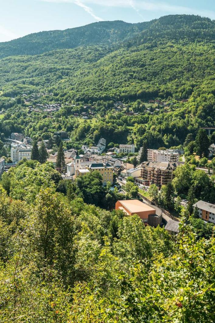 Der Thermalort Brides-les-Bains in Les 3 Vallées in Savoyen
