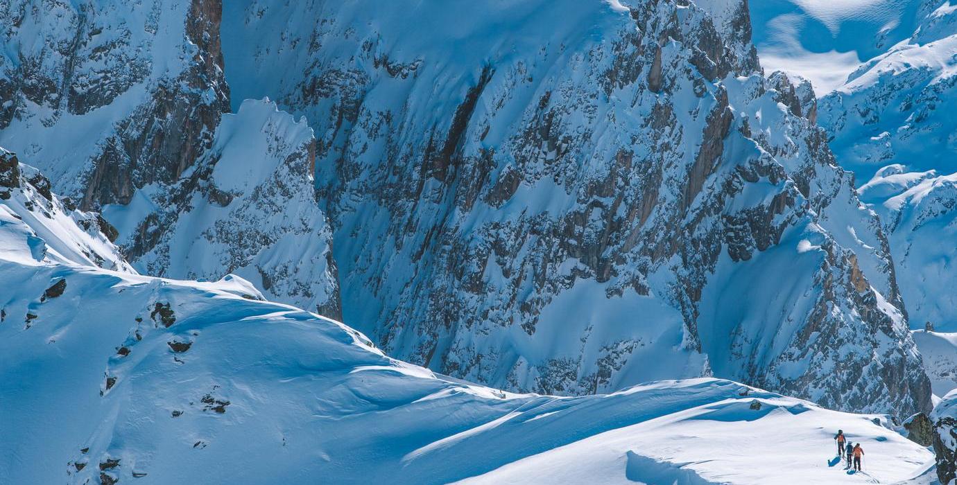 Ski touring with friends in Méribel in the 3 Valleys