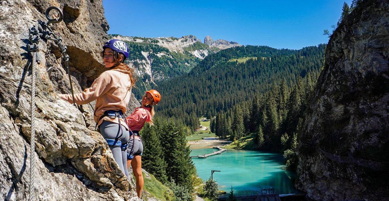 Pratique de la via ferrata dans Les 3 vallées ici à Courchevel