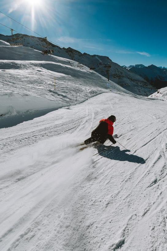 Skieur &agrave; Orelle sous le T&eacute;l&eacute;si&egrave;ge de Peyron