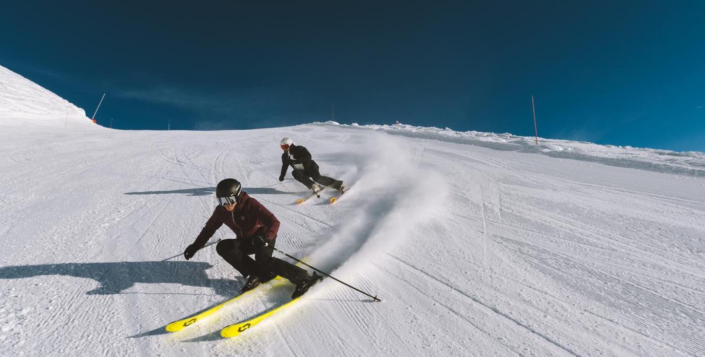 Skiing with friends in Méribel in Les 3 Vallées