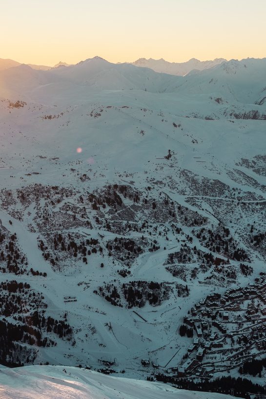 Vue en plong&eacute;e sur M&eacute;ribel Mottaret secteur Pas du Lac dans Les 3 Vall&eacute;es