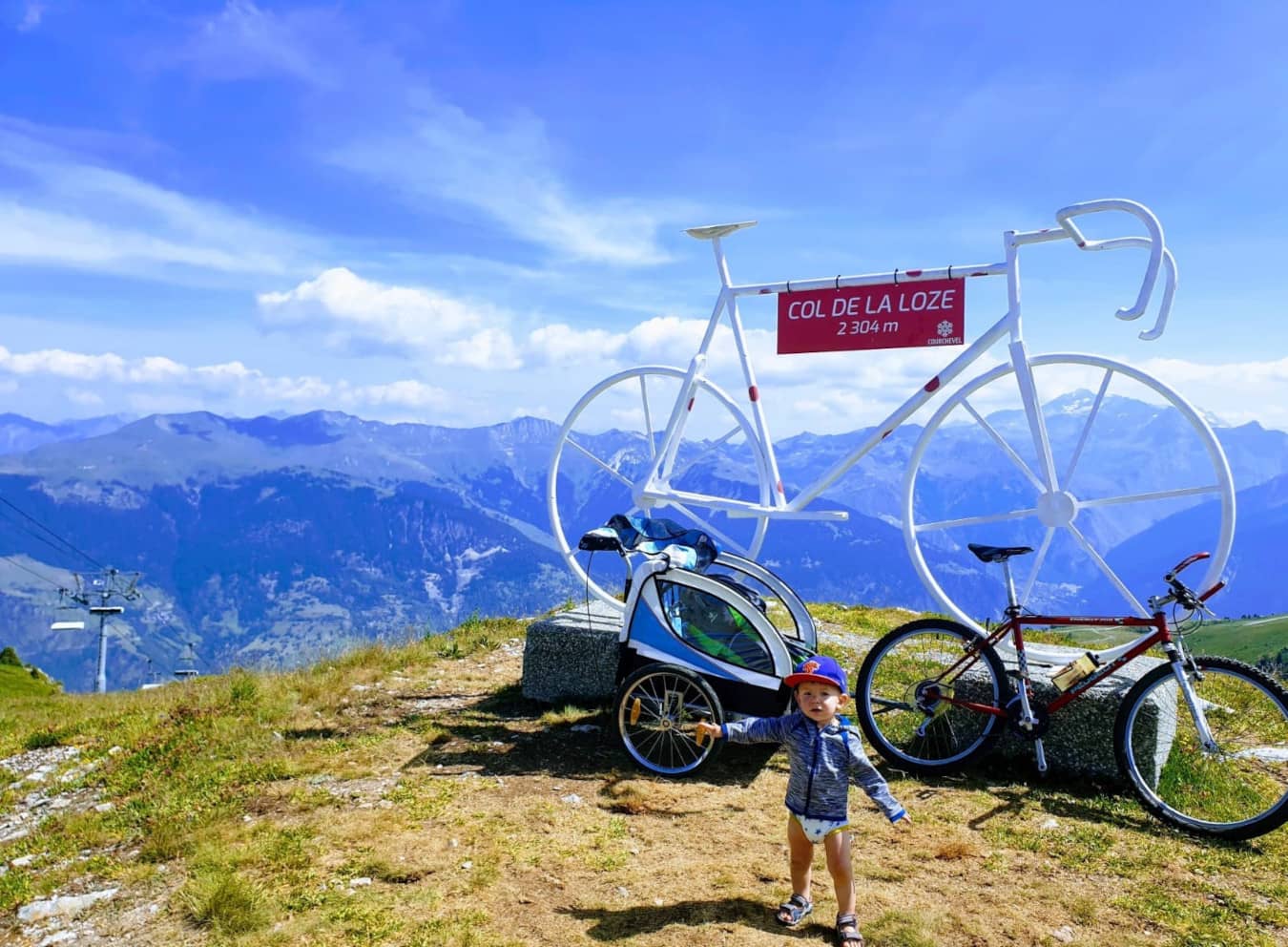 Montée au Col de la Loze en famille grâce au vélo électrique à Méribel dans Les 3 Vallées