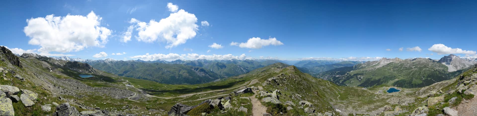 Panoramic view from Le Roc de Tougne, situated between Méribel and Les Menuires