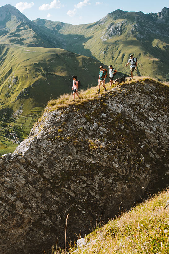 Forfait piéton saison été pour parcourir à l'assaut des itinéraires randonnée des 3 Vallées