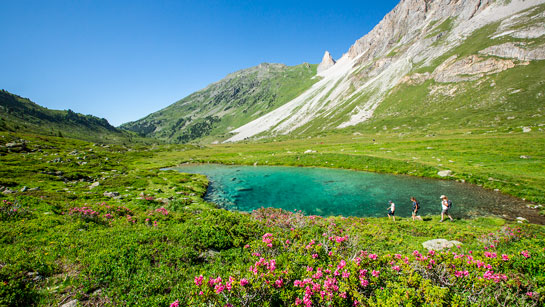 Hiking in the summer around a lake in Méribel