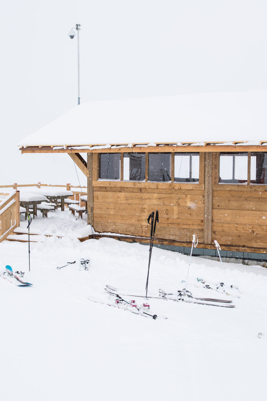 The Relaxation Chalet of Burgin, located in the Saulire sector of Méribel, is the perfect place for a cozy indoor picnic