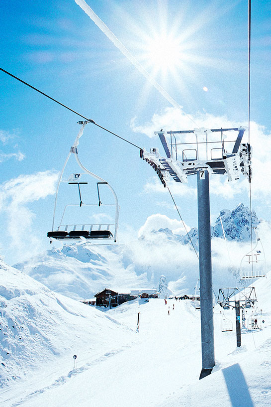 Des remontées mécaniques rapides et confortables pour skier plus : moins d'attente, plus de ski