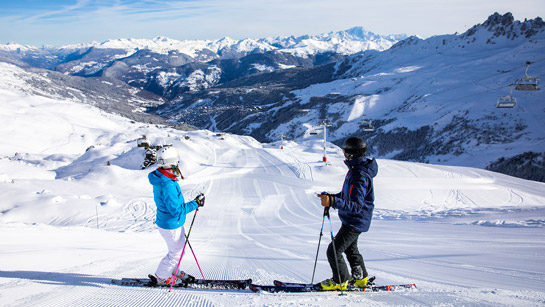 Skiez au-delà des frontières grâce à votre forfait Saison 3 Vallées Illimité : skiez dans des stations de ski étrangères est un des avantages du Pass Saison 3 Vallées Illimité.