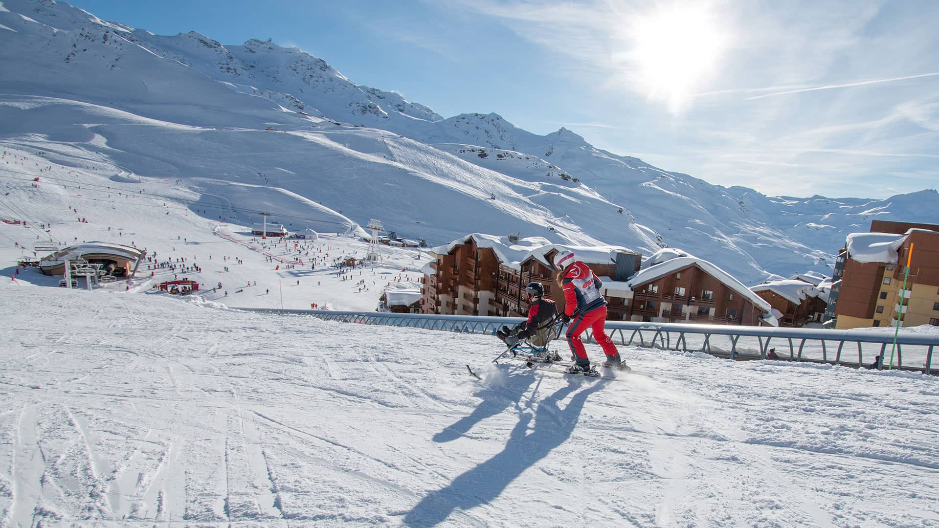 Les personnes handicapées et leur accompagnateur bénéficient de 50% sur le prix du forfait demi-journée, journée ou séjour dans Les 3 Vallées