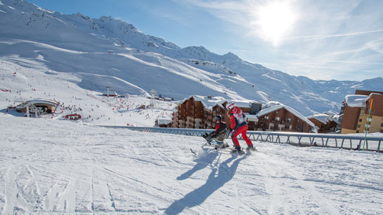 The disabled skier and their companion can enjoy a 50% discount on the price of a half-day, full-day, or multi-day skipass in Les 3 Vallées