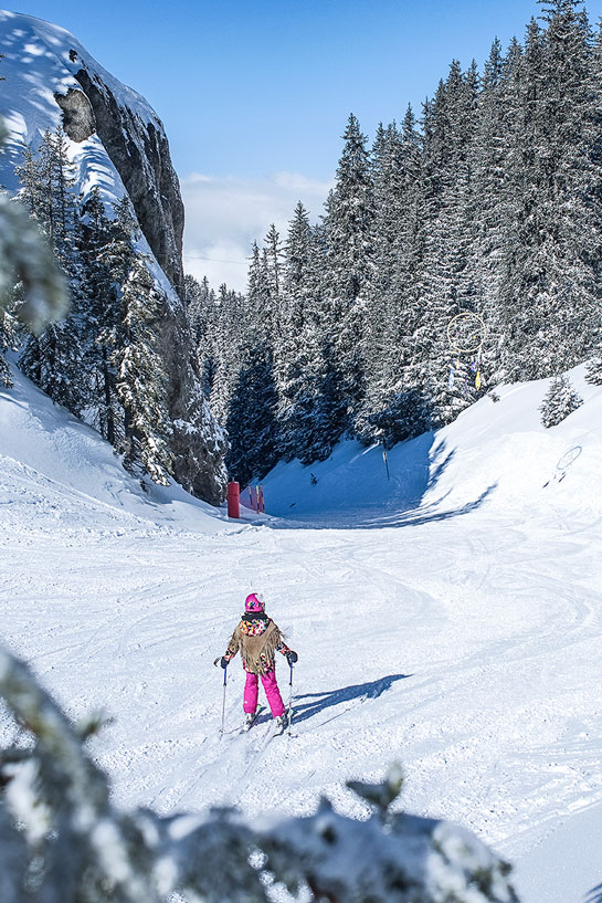 Piste du grand canyon de Yepa à Courchevel, idéale pour les petits, sur le domaine skiable des 3 Vallées.