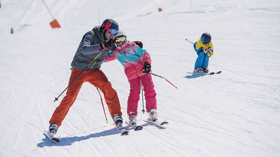 Apprentissage du ski en famille à Val Thorens