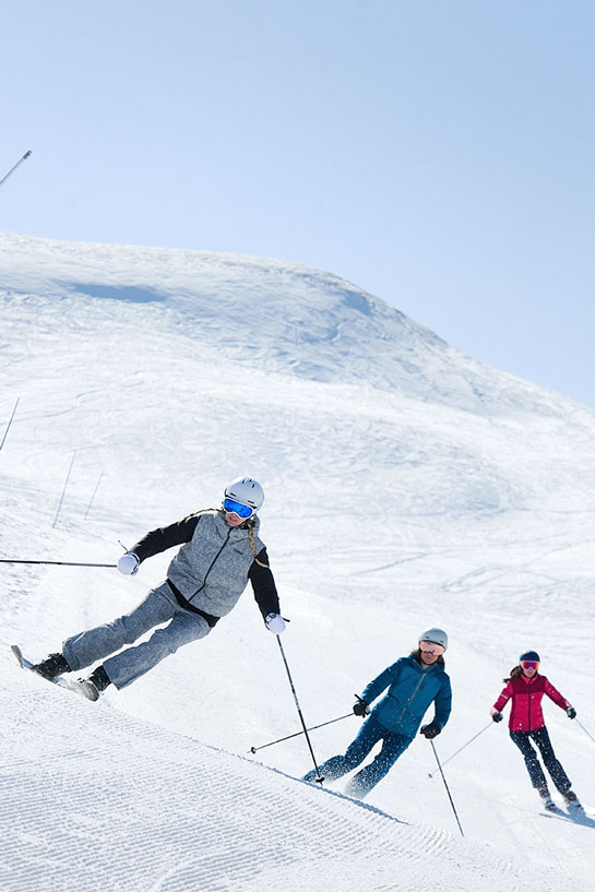Grâce à votre Pass Tribu 3 Vallées, partez à la découverte du plus grand domaine skiable du monde avec vos amis.