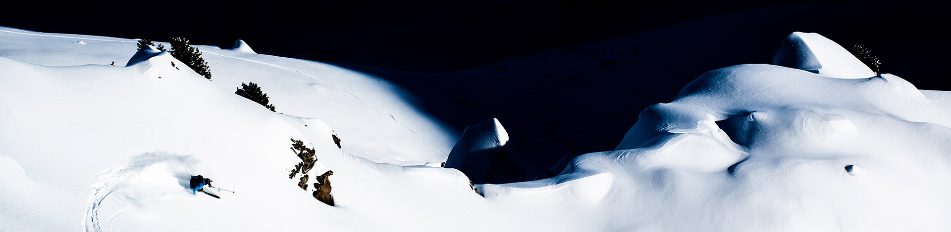 Un freeride profite des 3 Vallées après avoir vérifié sa checklist