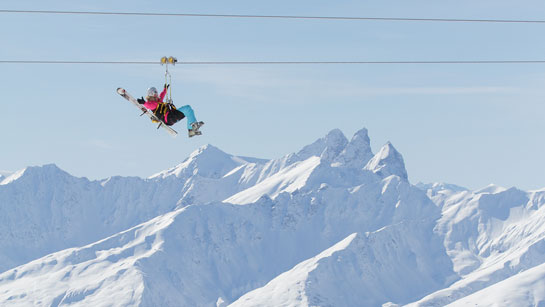 De nombreux espaces ludiques dans Les 3 Vallées pour s'amuser entre amis, tyrolienne 3 Vallées