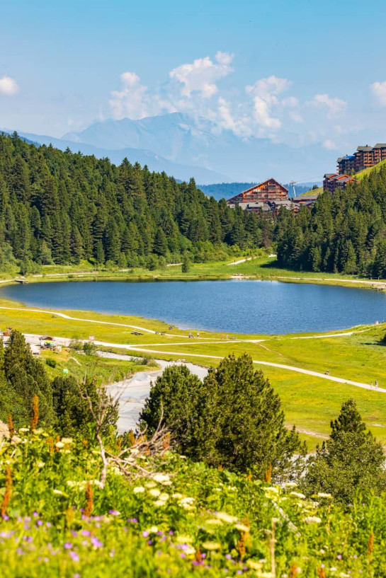 Pêcher dans le lac de Tuéda à Méribel au cœur des 3 Vallées